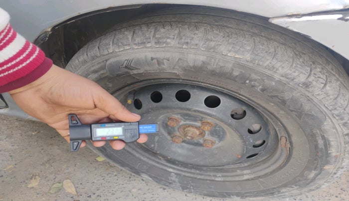 2012 Toyota Etios G, Petrol, Manual, 1,21,424 km, tyre