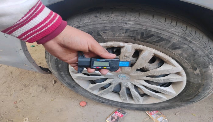 2012 Toyota Etios G, Petrol, Manual, 1,21,424 km, tyre