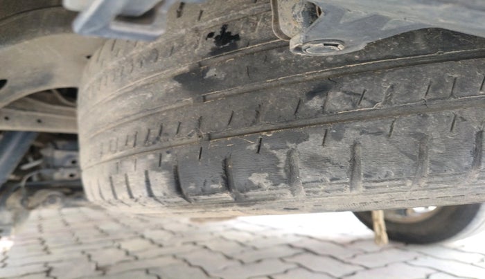 2016 Toyota Innova Crysta 2.8 ZX AT 7 STR, Diesel, Automatic, 1,95,893 km, tyre