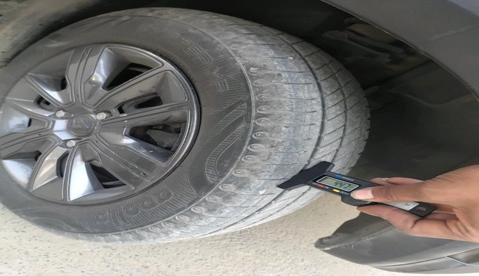 2021 Renault Kwid CLIMBER 1.0 AMT (O), Petrol, Automatic, 51,584 km, tyre