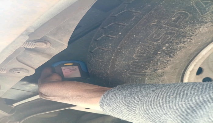 2022 Mahindra XUV700 AX 7 LUXURY P AT 7 STR, Petrol, Automatic, 33,641 km, tyre