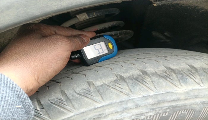 2022 Mahindra XUV700 AX 7 LUXURY P AT 7 STR, Petrol, Automatic, 33,641 km, tyre