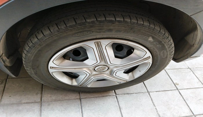 2022 Tata NEXON XMA SUNROOF PETROL, Petrol, Automatic, 25,824 km, tyre