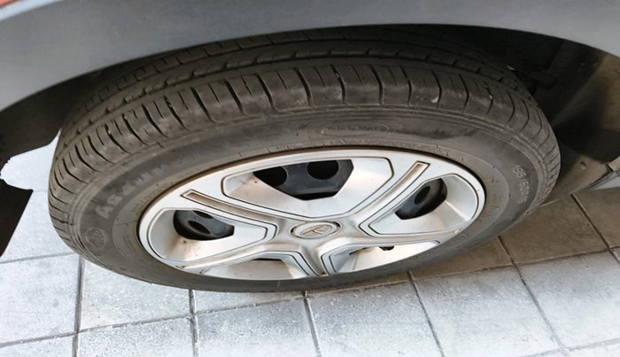 2022 Tata NEXON XMA SUNROOF PETROL, Petrol, Automatic, 25,824 km, tyre