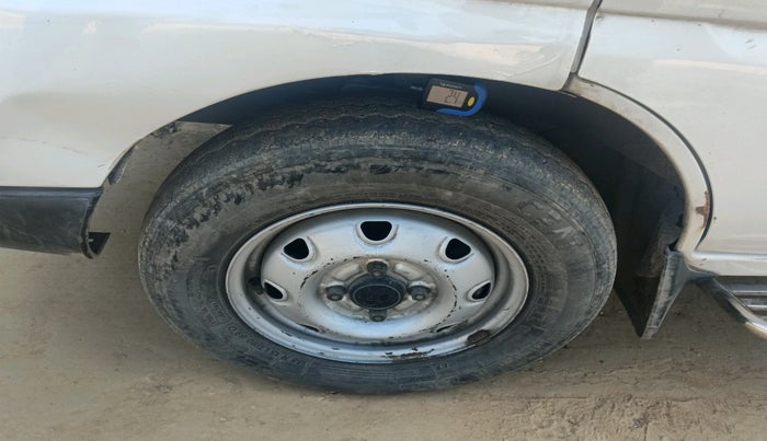 2022 Maruti Eeco 5 STR AC CNG (O), Petrol, Manual, 59,909 km, tyre