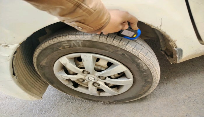 2012 Hyundai Eon ERA +, Petrol, Manual, 83,894 km, tyre