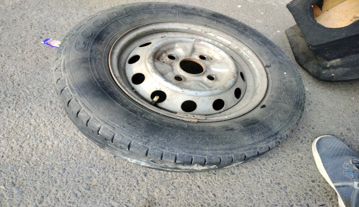 2012 Hyundai Eon ERA +, Petrol, Manual, 83,894 km, tyre