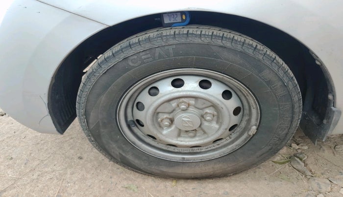 2015 Hyundai Eon ERA +, Petrol, Manual, 43,351 km, tyre