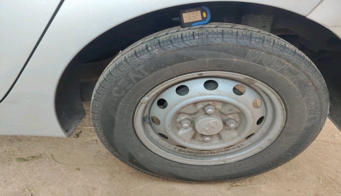 2015 Hyundai Eon ERA +, Petrol, Manual, 43,351 km, tyre