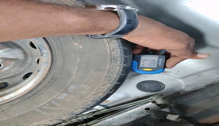 2015 Hyundai Eon ERA +, Petrol, Manual, 43,351 km, tyre