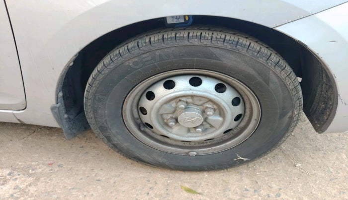 2015 Hyundai Eon ERA +, Petrol, Manual, 43,351 km, tyre