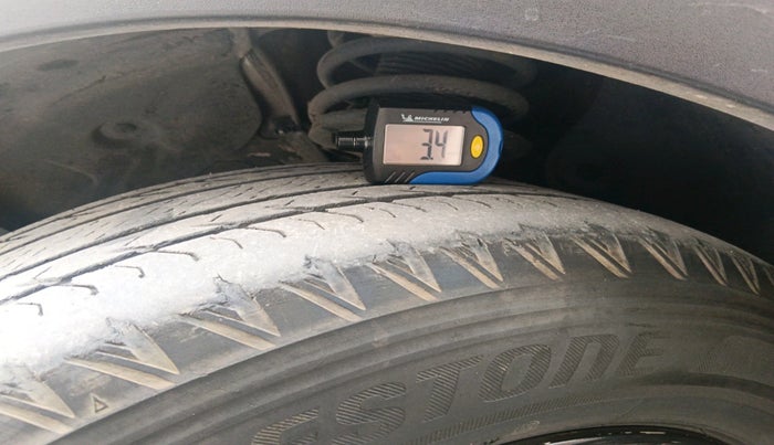 2015 Hyundai Santa Fe 2 WD AT, Diesel, Automatic, 1,00,545 km, tyre