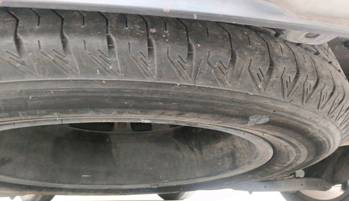 2015 Hyundai Santa Fe 2 WD AT, Diesel, Automatic, 1,00,545 km, tyre