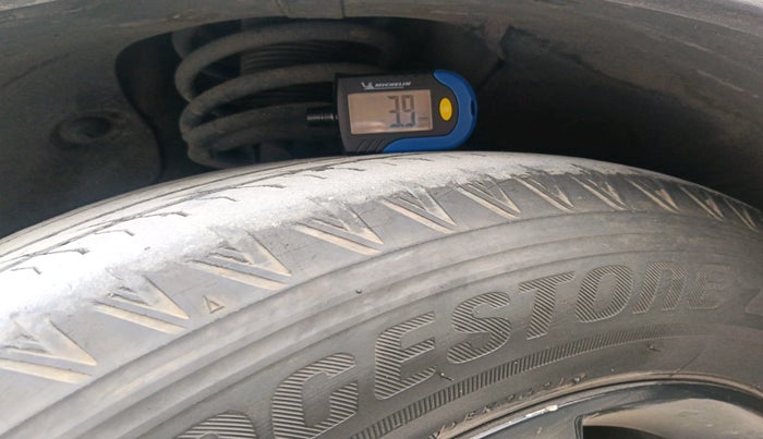 2015 Hyundai Santa Fe 2 WD AT, Diesel, Automatic, 1,00,545 km, tyre