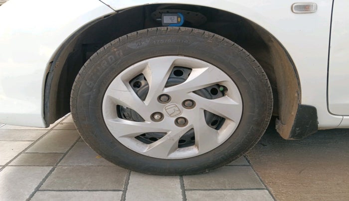 2017 Honda Amaze 1.5L I-DTEC S, Diesel, Manual, 1,28,366 km, tyre