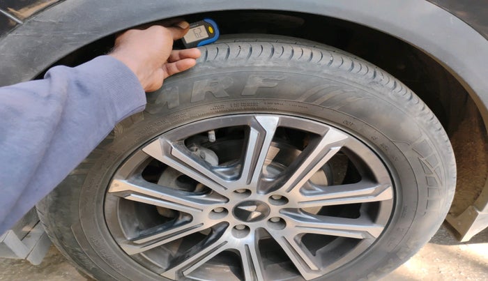 2022 Mahindra XUV700 AX 7 LUXURY P AT 7 STR, Petrol, Automatic, 71,255 km, tyre