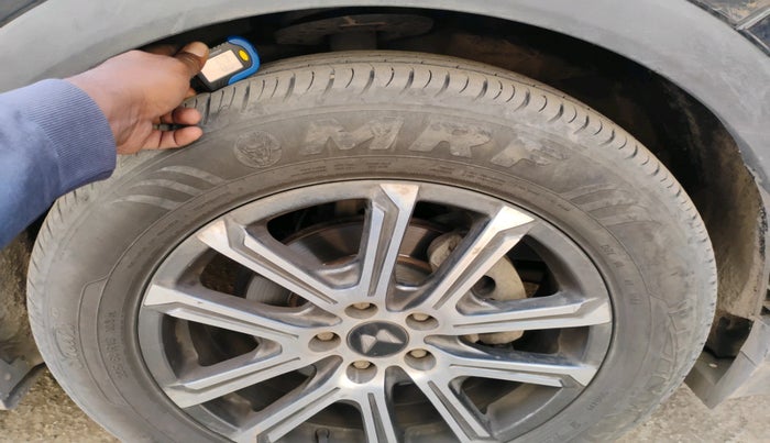 2022 Mahindra XUV700 AX 7 LUXURY P AT 7 STR, Petrol, Automatic, 71,255 km, tyre