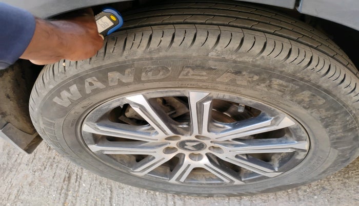 2022 Mahindra XUV700 AX 7 LUXURY P AT 7 STR, Petrol, Automatic, 71,255 km, tyre