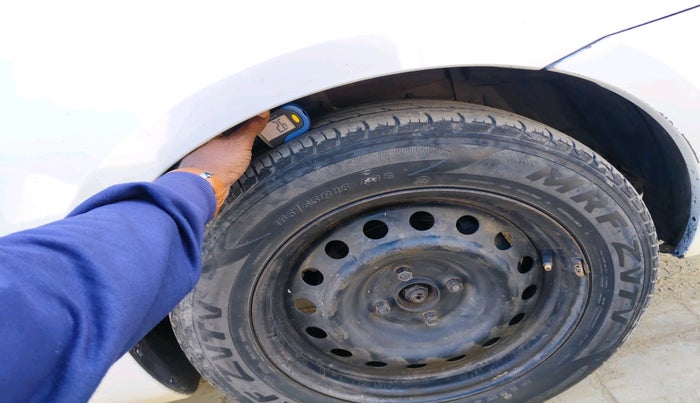 2015 Maruti Ciaz VDI, Diesel, Manual, 1,06,917 km, tyre