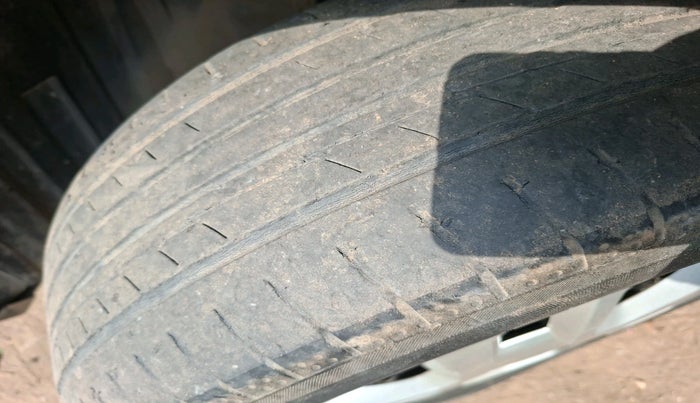 2018 Maruti Vitara Brezza VDI (O), Diesel, Manual, 1,32,359 km, tyre