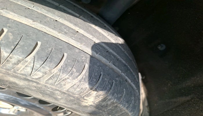 2018 Maruti Vitara Brezza VDI (O), Diesel, Manual, 1,32,359 km, tyre