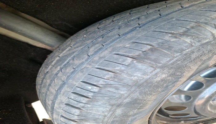 2018 Maruti Vitara Brezza VDI (O), Diesel, Manual, 1,32,359 km, tyre