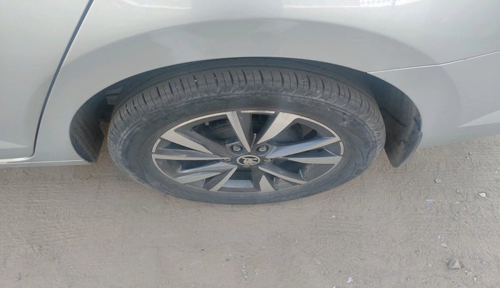 2022 Skoda SLAVIA STYLE 1.0L TSI AT, Petrol, Automatic, 37,329 km, tyre