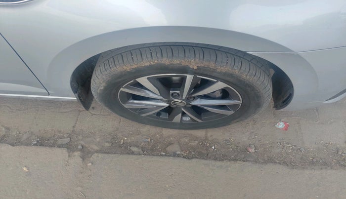 2022 Skoda SLAVIA STYLE 1.0L TSI AT, Petrol, Automatic, 37,329 km, tyre