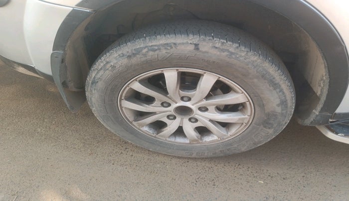 2016 Mahindra XUV500 W10, Diesel, Manual, 2,60,890 km, tyre