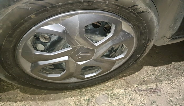 2025 Maruti BREZZA VXI AT SMART HYBRID, Petrol, Automatic, 16,460 km, tyre