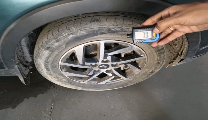 2023 Mahindra XUV300 W8 (O) 1.2 PETROL AMT, Petrol, Automatic, 30,340 km, tyre