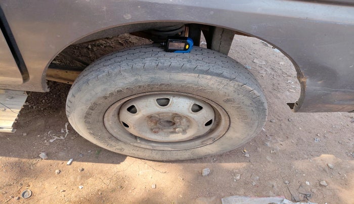 2011 Maruti Eeco 5 STR WITH A/C+HTR CNG, Petrol, Manual, 1,32,453 km, tyre