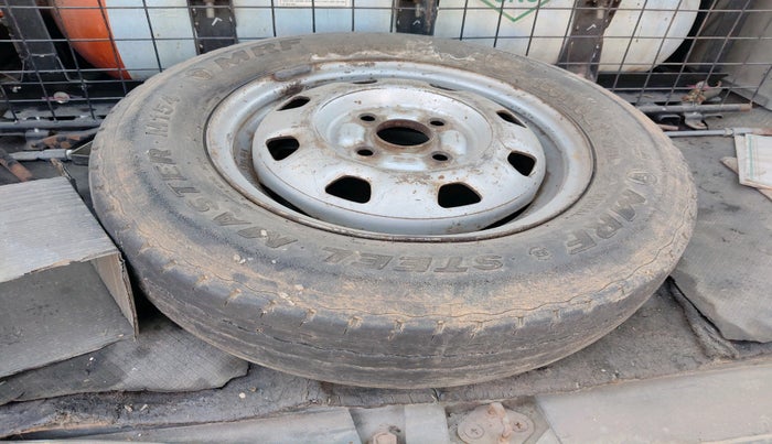 2011 Maruti Eeco 5 STR WITH A/C+HTR CNG, Petrol, Manual, 1,32,453 km, tyre