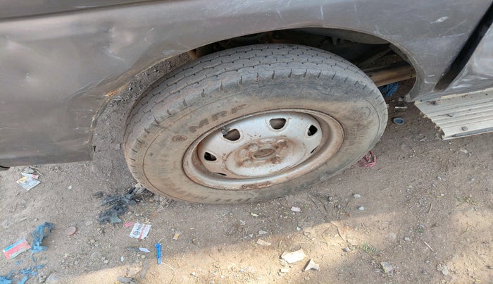 2011 Maruti Eeco 5 STR WITH A/C+HTR CNG, Petrol, Manual, 1,32,453 km, tyre