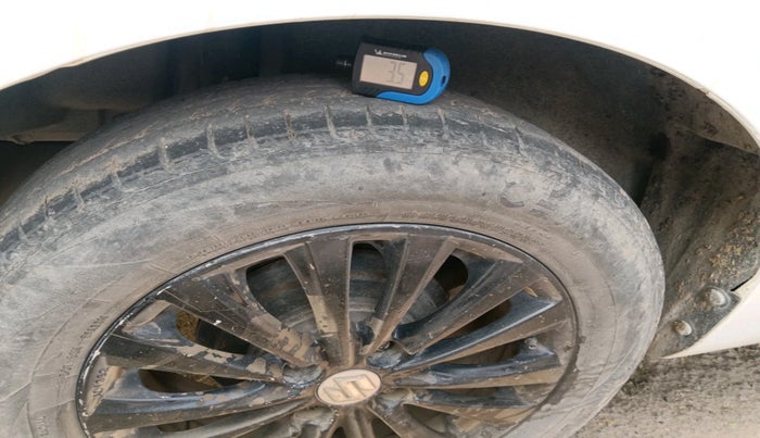 2015 Maruti Ciaz VDI +, Diesel, Manual, 1,19,618 km, tyre