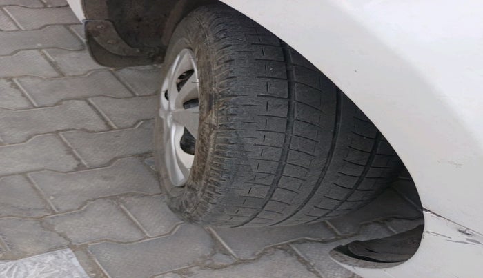 2011 Hyundai i20 MAGNA 1.2, Petrol, Manual, 1,14,545 km, tyre