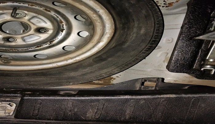 2013 Maruti Wagon R 1.0 LXI, Petrol, Manual, 77,241 km, tyre