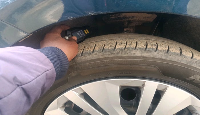 2025 Volkswagen VIRTUS COMFORTLINE TSI 1.0 MT, Petrol, Manual, 10,165 km, tyre