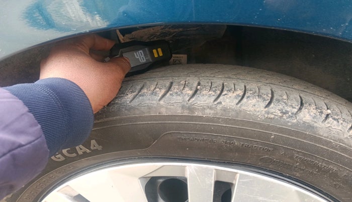 2025 Volkswagen VIRTUS COMFORTLINE TSI 1.0 MT, Petrol, Manual, 10,165 km, tyre