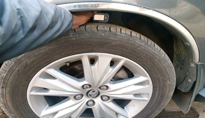 2017 Toyota Innova Crysta 2.8 ZX AT 7 STR, Diesel, Automatic, 97,580 km, tyre