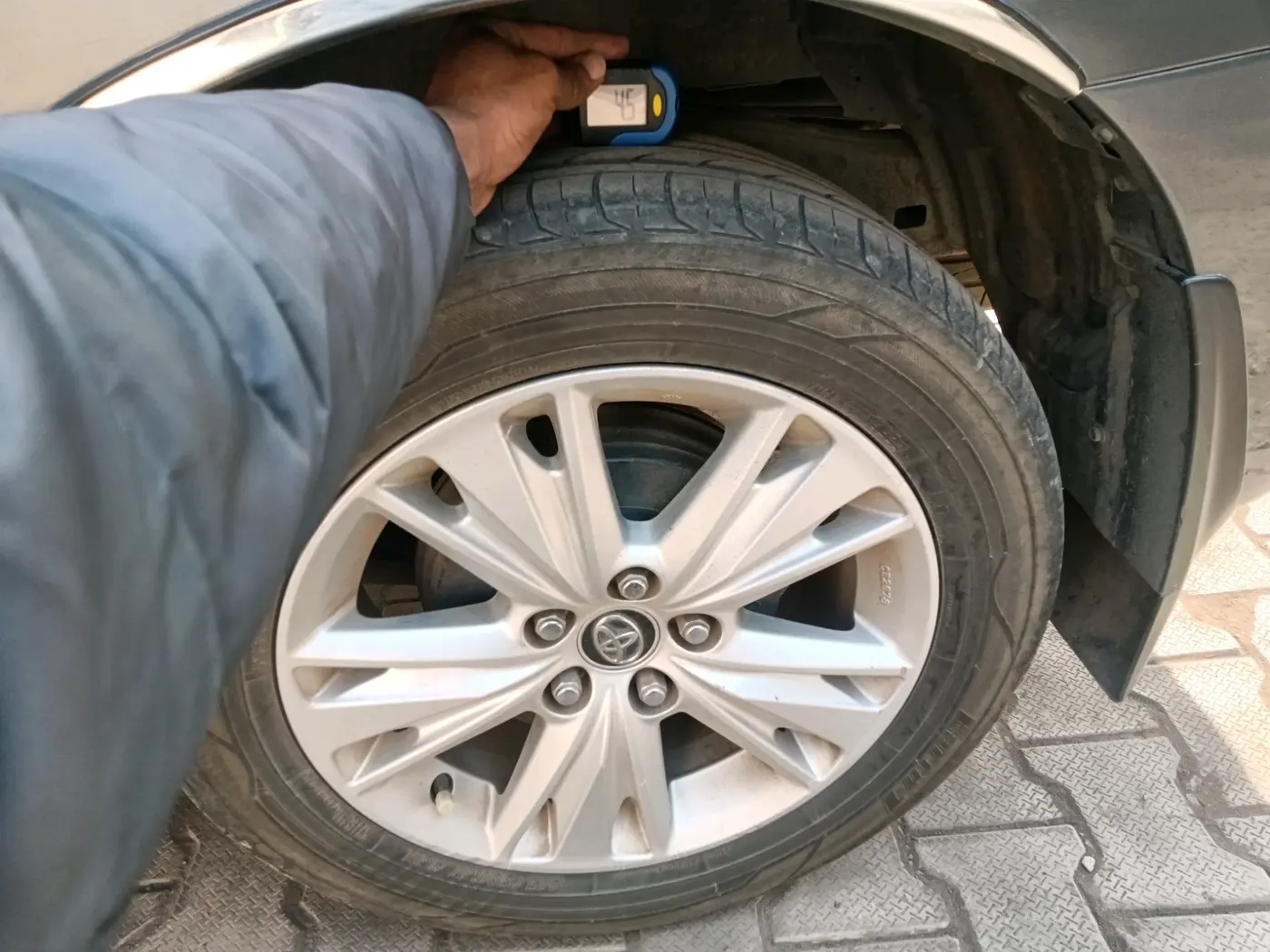 2017 Toyota Innova Crysta 2.8 ZX AT 7 STR, Diesel, Automatic, 97,580 km, tyre