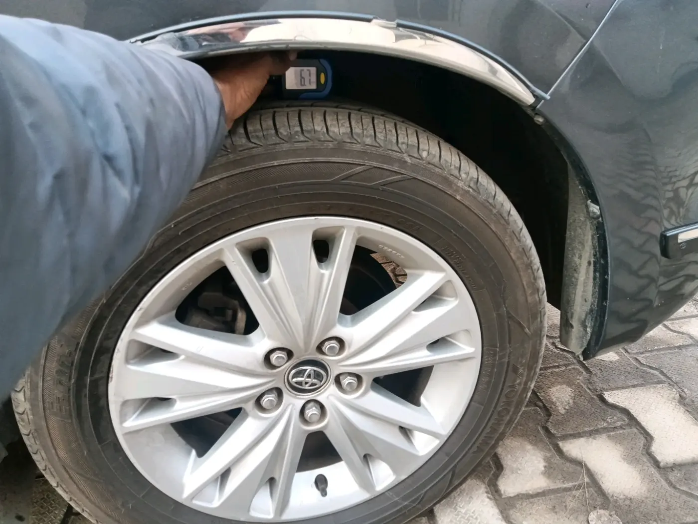 2017 Toyota Innova Crysta 2.8 ZX AT 7 STR, Diesel, Automatic, 97,580 km, tyre