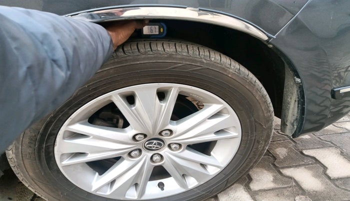 2017 Toyota Innova Crysta 2.8 ZX AT 7 STR, Diesel, Automatic, 97,580 km, tyre