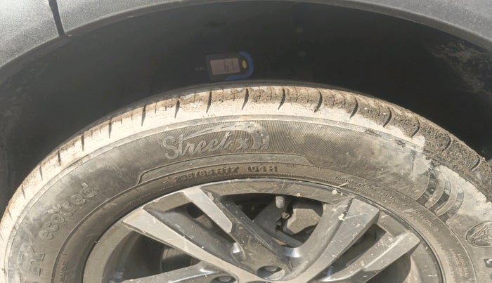 2023 Mahindra XUV700 AX 5 P MT 7 STR, Petrol, Manual, 24,158 km, tyre