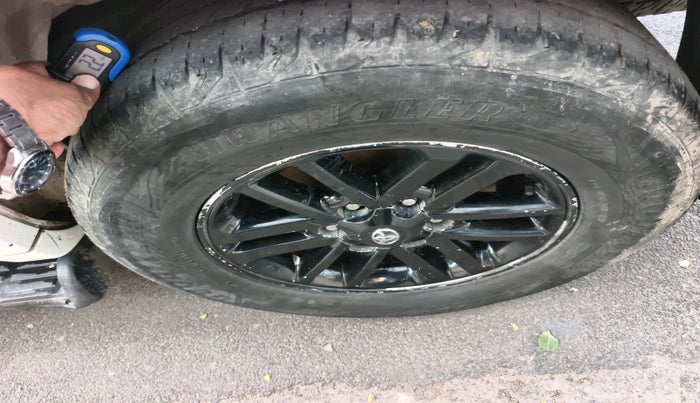 2014 Toyota Fortuner 3.0 4X4 MT, Diesel, Manual, 3,29,982 km, tyre