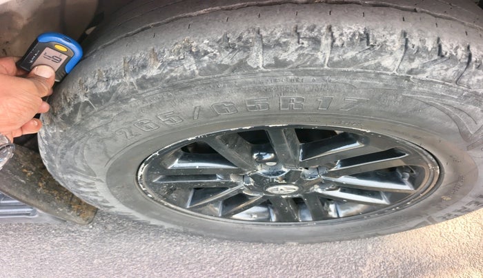 2014 Toyota Fortuner 3.0 4X4 MT, Diesel, Manual, 3,29,982 km, tyre