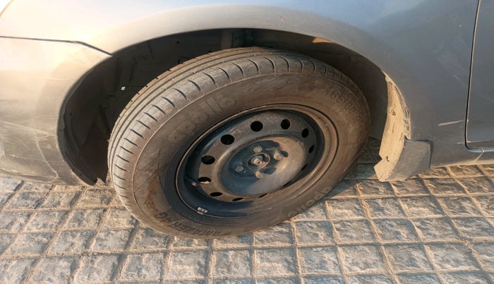 2012 Maruti Swift Dzire VXI, Petrol, Manual, 2,14,412 km, tyre