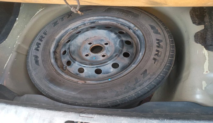 2012 Maruti Swift Dzire VXI, Petrol, Manual, 2,14,412 km, tyre