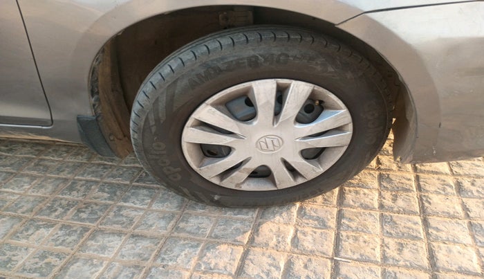 2012 Maruti Swift Dzire VXI, Petrol, Manual, 2,14,412 km, tyre