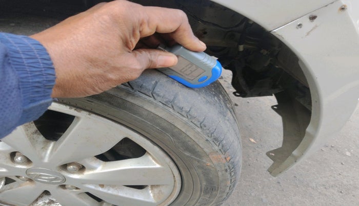 2015 Hyundai Xcent S (O) 1.2, Petrol, Manual, 1,43,952 km, tyre